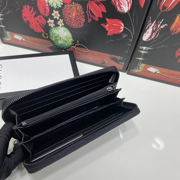 グッチ財布コピー着用イメージ